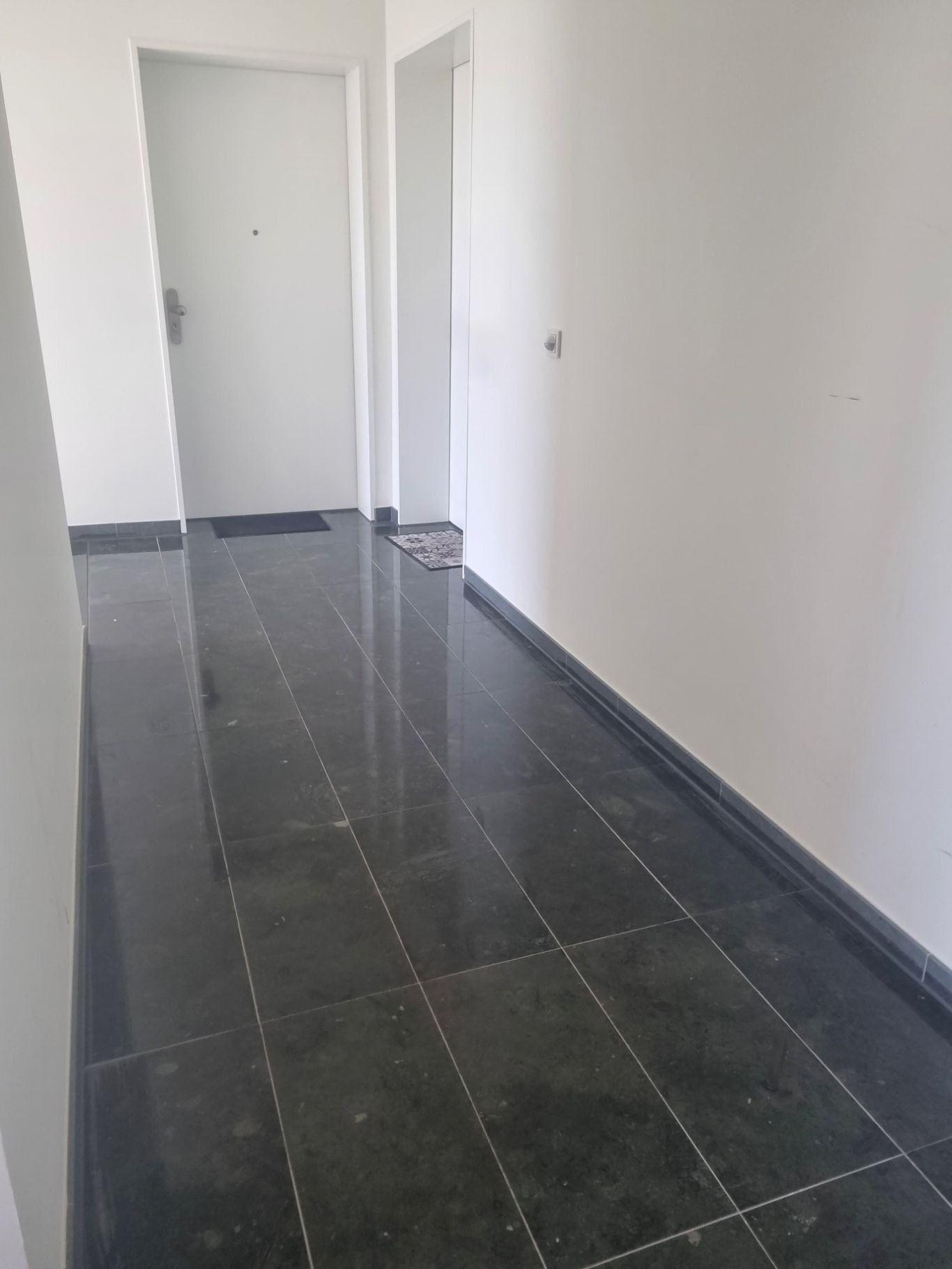 Gepflegtes Treppenhaus eines von Uhrmann betreuten Wohnobjekts in Korschenbroich