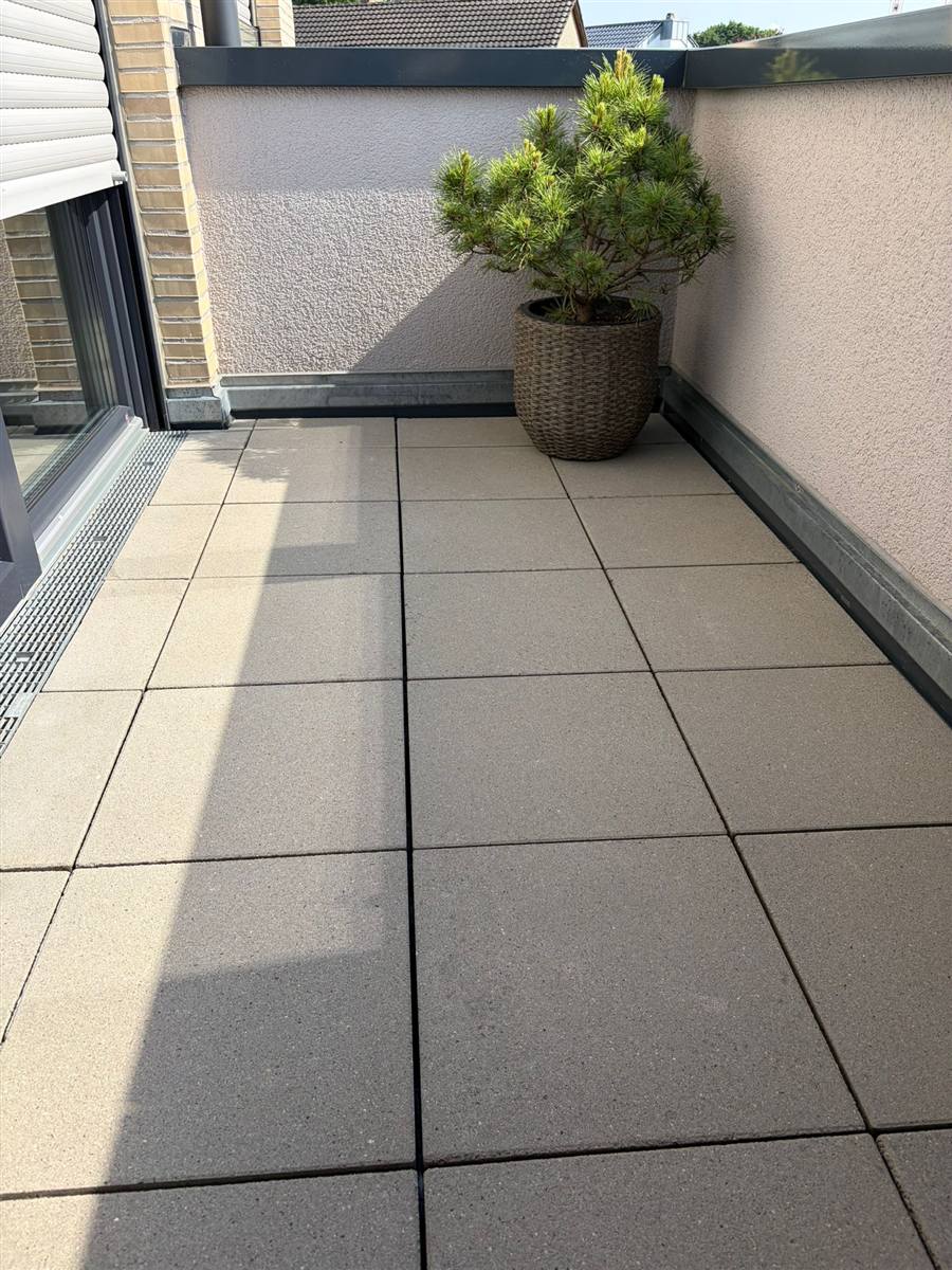 Dachterrasse nach der Steinreinigung durch Uhrmann
